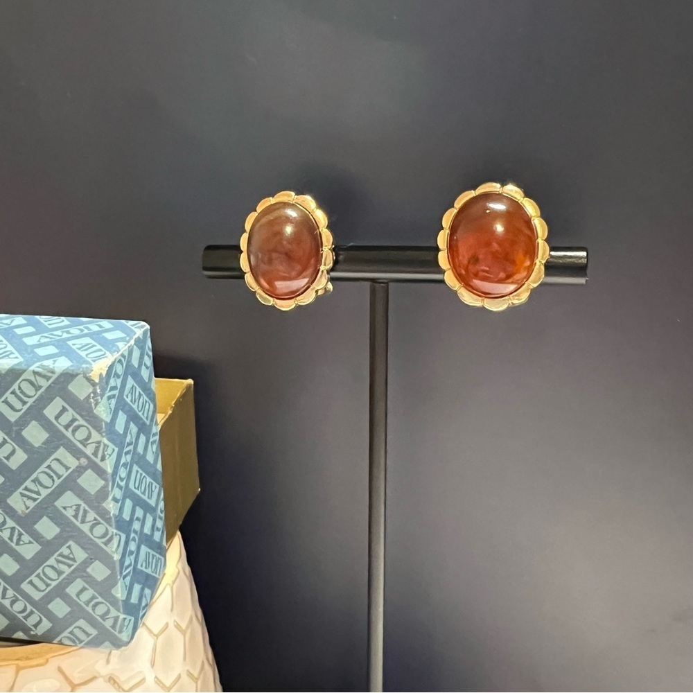 Vintage Avon Gold Tone Clip-On Earrings Brown Cabochon with Box - Picture 3 of 6